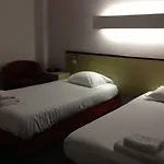 Hotel Couleurs Sud Avec Ascenseur Et Restaurant Gare 3*
