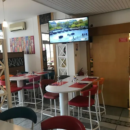Hotel Couleurs Sud 46 Chambres Avec Ascenseur Et Restaurant Centre Ville-Gare Charleville-Mezieres Hotel Charleville-Mezieres