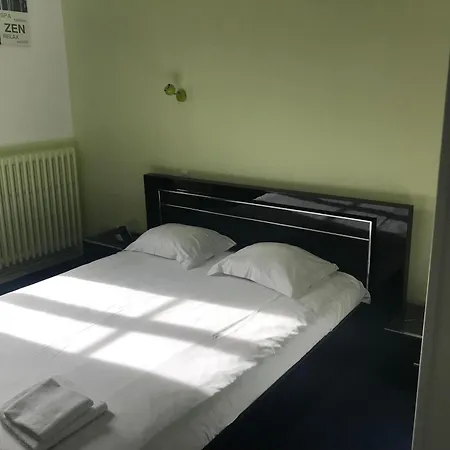 Hotel Couleurs Sud Centre-ville Gare 3*