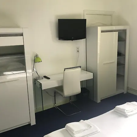 Hotel Couleurs Sud 46 Chambres Avec Ascenseur Et Restaurant Centre Ville-Gare Charleville-Mezieres 3*