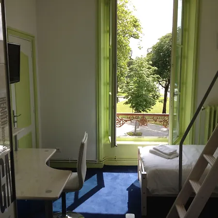 Hotel Couleurs Sud 46 Chambres Avec Ascenseur Et Restaurant Centre Ville-Gare Charleville-Mezieres 3*