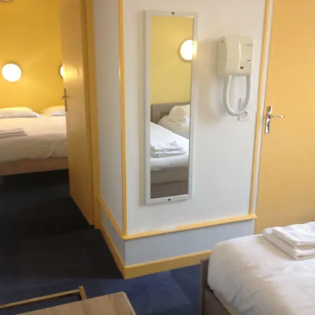 Hotel Couleurs Sud 46 Chambres Avec Ascenseur Et Restaurant Centre Ville-Gare Charleville-Mezieres 3*