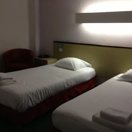 Hotel Hotel Couleurs Sud 46 Chambres Avec Ascenseur Et Restaurant Centre Ville-Gare Charleville-Mezieres 3*
