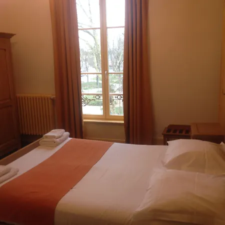 Hotel Couleurs Sud 46 Chambres Avec Ascenseur Et Restaurant Centre Ville-Gare Charleville-Mezieres 3*