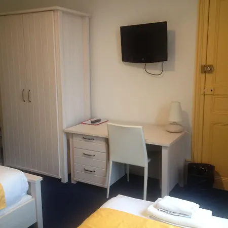 Hotel Couleurs Sud 46 Chambres Avec Ascenseur Et Restaurant Centre Ville-Gare Charleville-Mezieres 3*