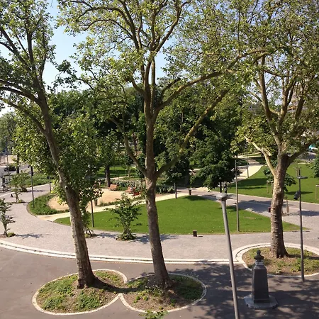 Hotel Couleurs Sud Centre-ville Gare 3*