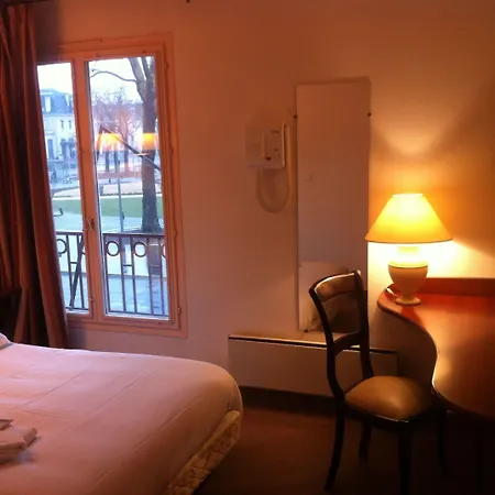 Hotel Couleurs Sud 46 Chambres Avec Ascenseur Et Restaurant Centre Ville-Gare Charleville-Mezieres Charleville-Mezieres