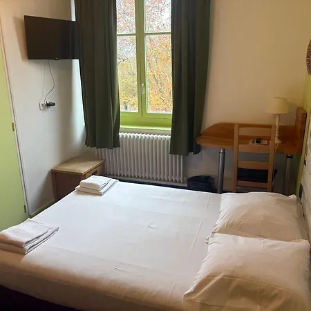 Hotel Couleurs Sud 46 Chambres Avec Ascenseur Et Restaurant Centre Ville-Gare Charleville-Mezieres 3*