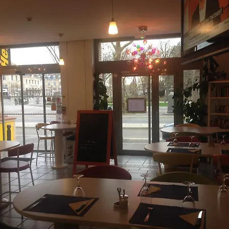 Hotel Couleurs Sud Centre-ville Gare 3*