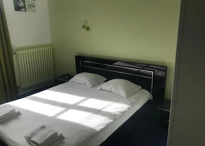 Hotel Couleurs Sud Centre-ville Gare 3*