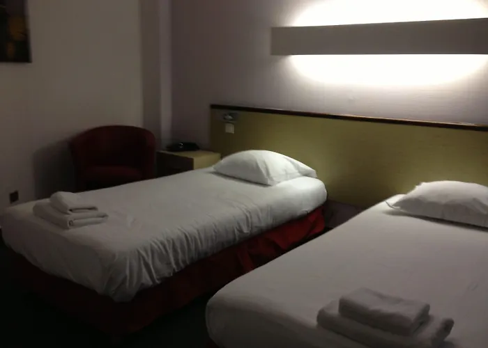 Hotel Couleurs Sud Centre-ville Gare Charleville-mézières 3*