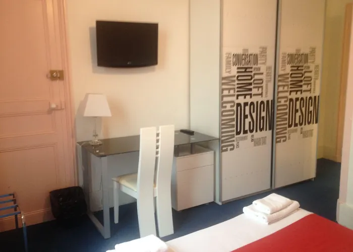 Couleurs Sud Centre-ville Gare מלון