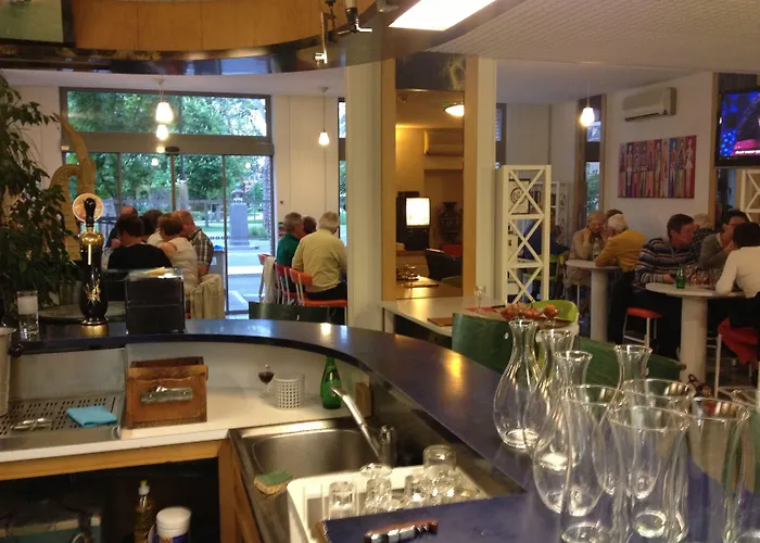 Couleurs Sud Centre-ville Gare מלון 3*