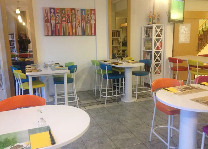 Couleurs Sud Centre-ville Gare מלון