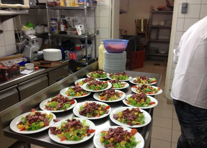 Couleurs Sud Centre-ville Gare מלון 3*