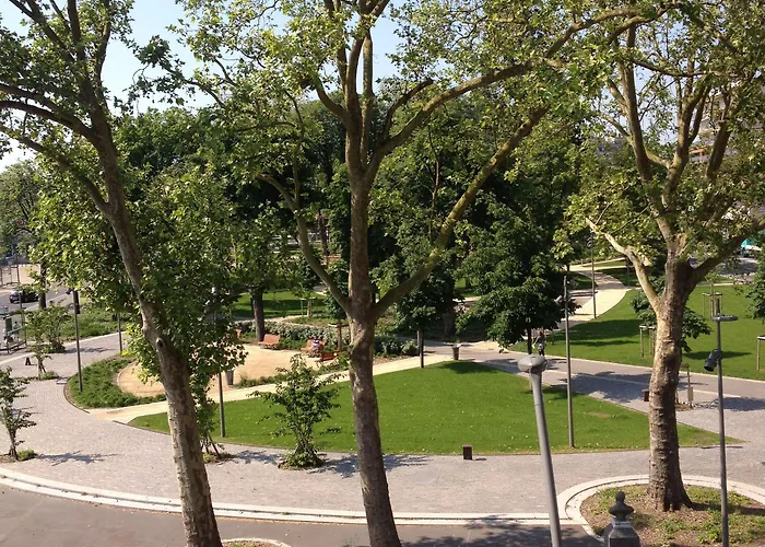 Hotel Couleurs Sud Centre-ville Gare 3*